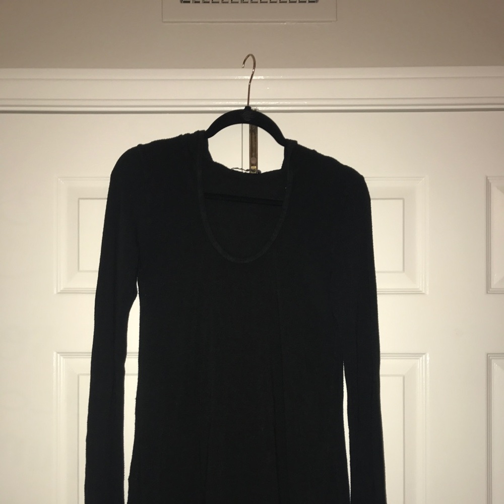 BLACK BRANDY MELVILLE HOODED SWEATER